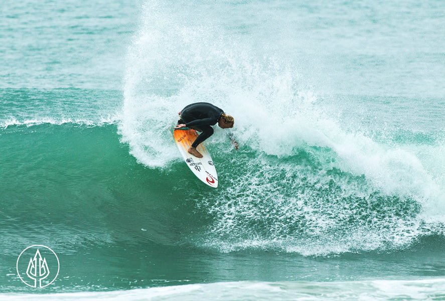 Larry Fish during a Raglan Surfing competition